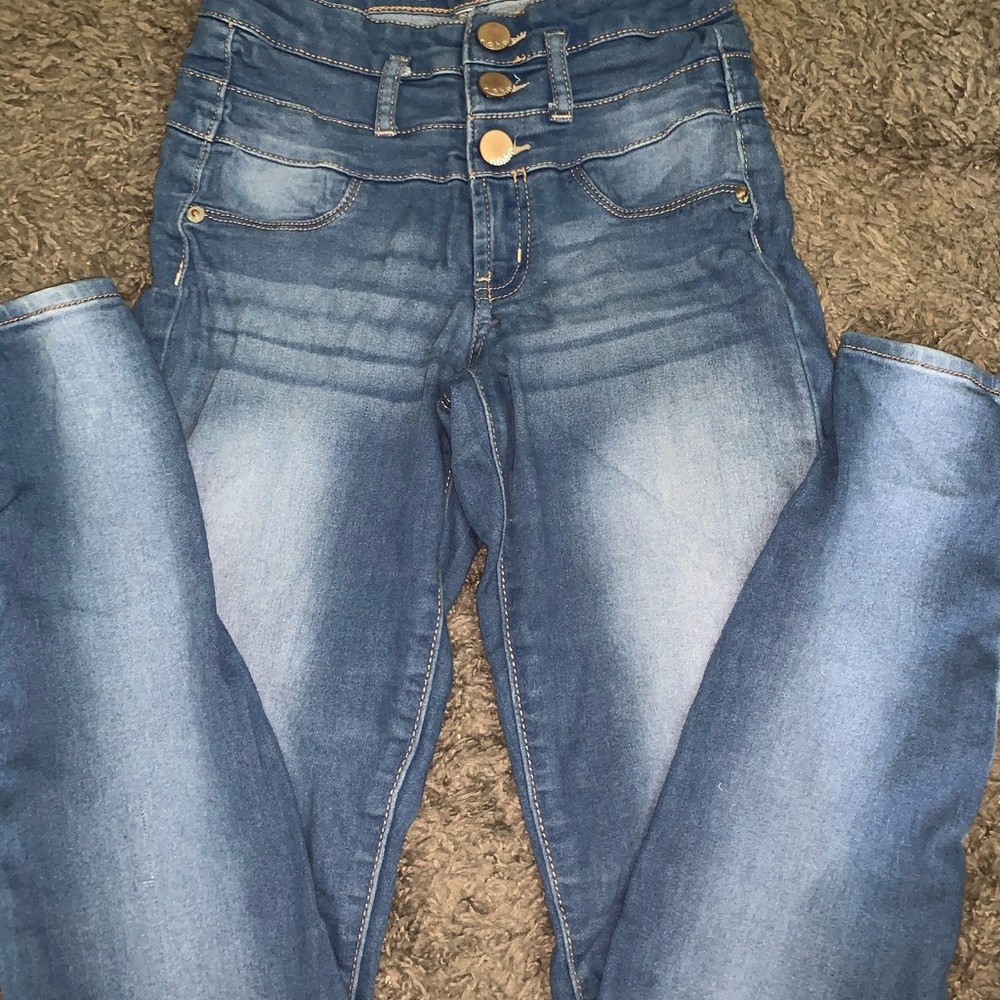 high wasted pants .
